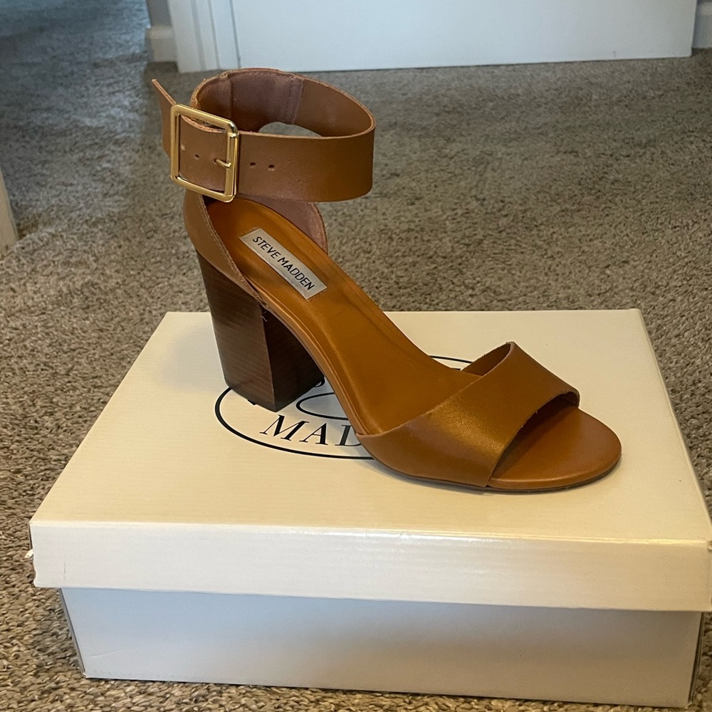 Steve Madden Tan Leather Block Heel Sandal with Ankle Buckle
